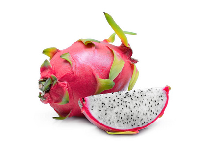 在白色背景下隔离切片的 dragonfruit