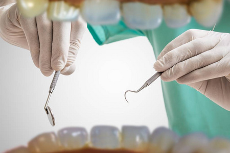 查看从嘴上牙医与牙科器械图片