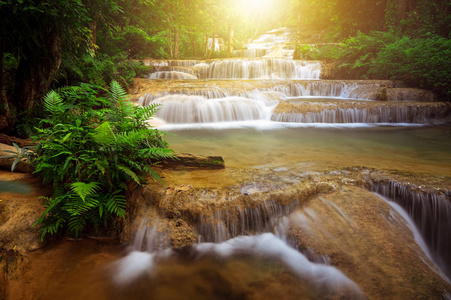 梅凯瀑布是泰国 Ngao 南邦府看不见的瀑布
