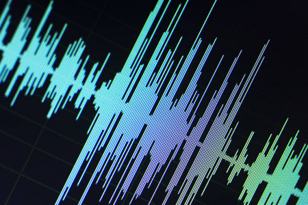 音频声波工作室编辑计算机程序屏幕上显示的声音录音的配音
