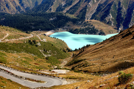 大阿拉木图湖 intien 山