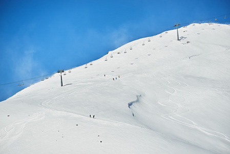 对 Gudauri 的滑雪胜地缆车电梯