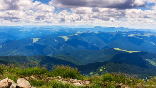 风景如画的喀尔巴阡山景观，夏季从