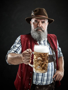 德国, 巴伐利亚, 上部巴伐利亚, 人与啤酒穿着在传统奥地利或巴法力亚服装
