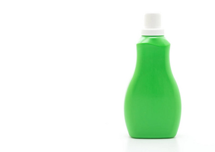清洁剂或地板液体清洗用绿色塑料瓶在白色背景下隔绝