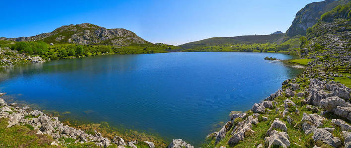 西班牙阿斯图里亚斯 Picos 烯醇式湖
