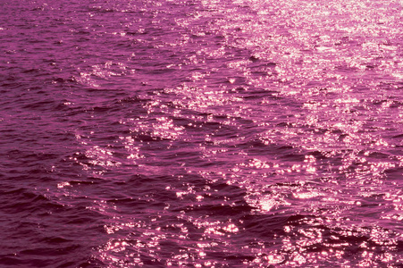 粉红色的色调, 背景水面, 水面上的涟漪