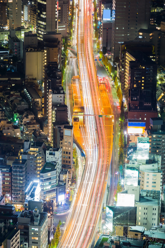 鸟瞰图长时间曝光东京城市道路