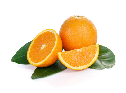 橙色水果切成薄片上孤立的白色背景