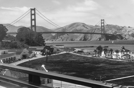 旧金山金门大桥和城市海岸线的美景
