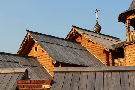 用木头做的俄国东正教教堂的屋顶