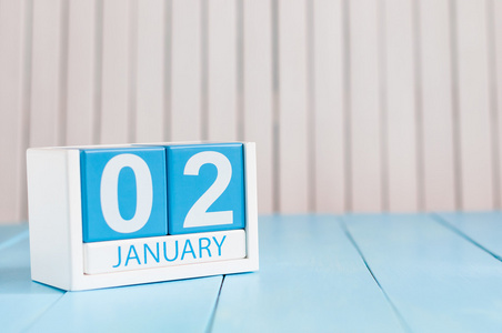 1 月 2 日。一天 2 月，木制背景上的日历。冬天的时候。文本为空的空间