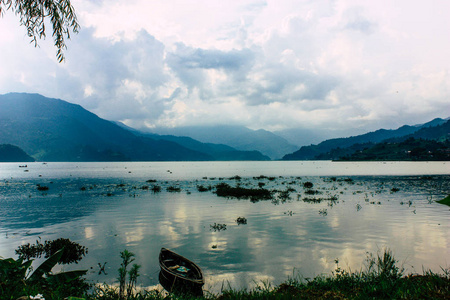 2018年9月18日在尼泊尔博克拉附近的费瓦湖