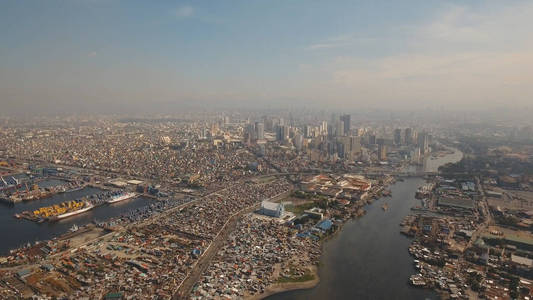 摩天大楼与建筑物的空中城市。菲律宾，马尼拉，马卡迪