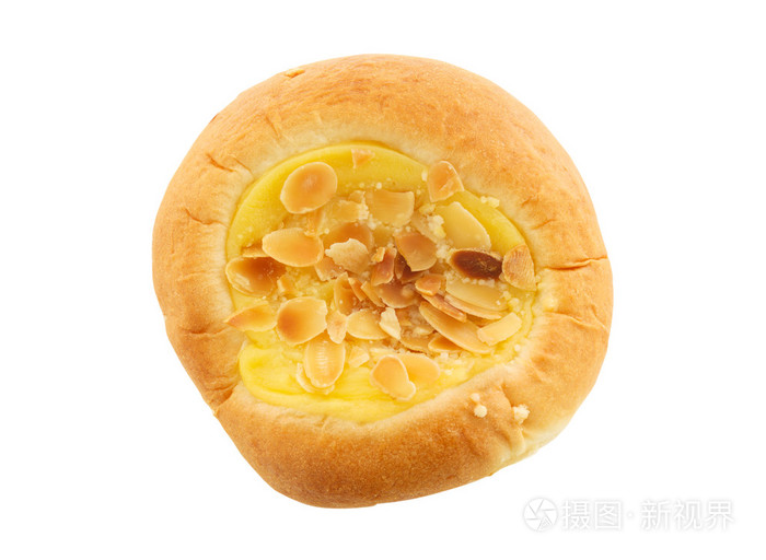 配上白色背景上孤立的杏仁片面包