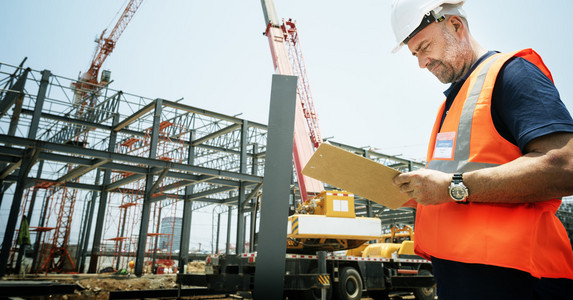 工程师工人写建设计划