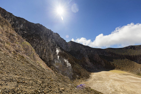 早晨太阳击中口在活跃胡德雪山山顶, 印度尼西亚的 Egon