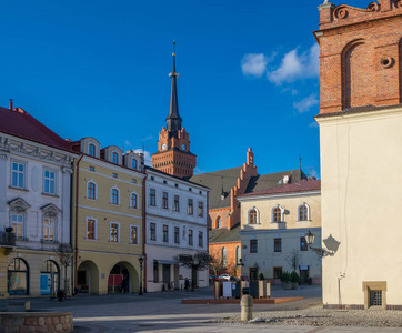 阳光明媚的 Tarnow 老镇集市广场文艺复兴公寓景观观