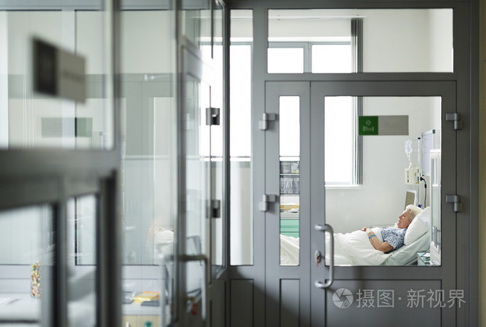 在医院的病房老年的患者