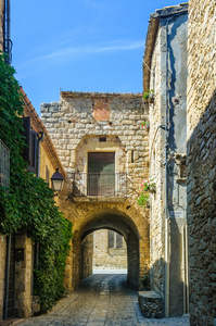 中世纪的街道上，在尼亚文化，西班牙