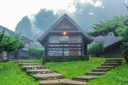 住宿在公园里图片