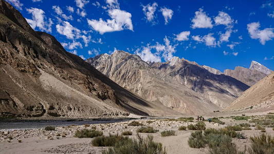 在巴基斯坦北部喀喇昆仑山山脉的 Braldu 河徒步旅行, K2 在喀喇昆仑山范围内徒步旅行的小径, 巴基斯坦