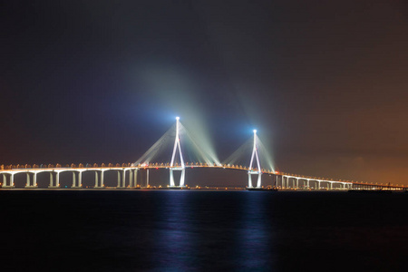 仁川大桥夜景。仁川大桥夜景的各种颜色。在海上的思考。仁川大桥前往仁川机场。大韩民国