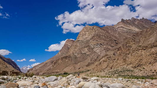 在巴基斯坦北部喀喇昆仑山山脉的 Braldu 河徒步旅行, K2 在喀喇昆仑山范围内徒步旅行的小径, 巴基斯坦