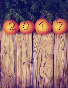 带有橘子的圣诞装饰品调和顶部视图