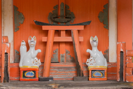 遇到狐狸时在 Koanin 神社祭坛