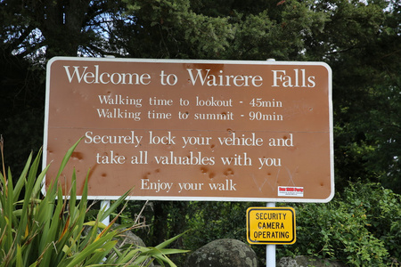棕色板标志代表 欢迎光临 Wairere 瀑布