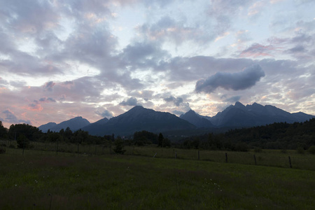 论斯洛伐克高 Tatras 的山峰和高山景观