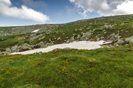 保加利亚索非亚市 Cherni Vrah 峰附近 Vitosha 山的壮观全景