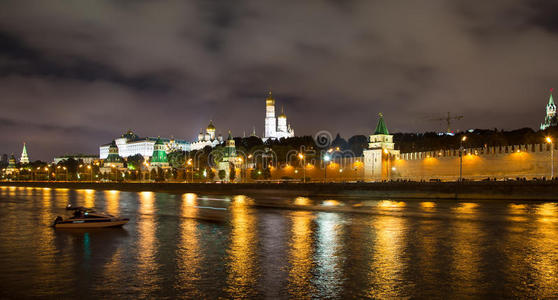 莫斯科河和克里姆林宫的夜景，