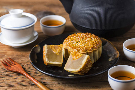 中秋佳节中国传统糕点 Mooncakethe 月饼英语汉字