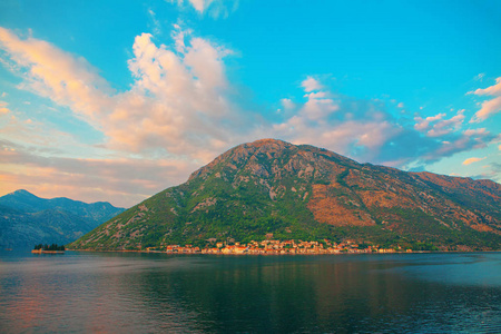 Kotor 湾夜景