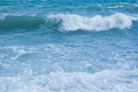 海面上溅起的浪花