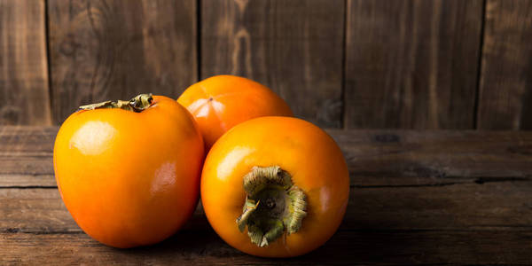 美味成熟的柿子水果