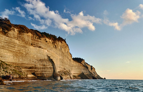 科孚岛的岩石峭壁