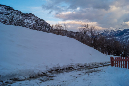 冬天的高山全景雪