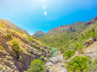 美丽的景色的 Caminito Del Rey 山间小道沿着陡峭的悬崖