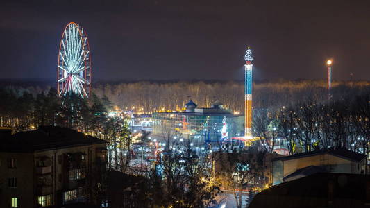 哈尔科夫城市从上晚 timelapse 在冬天。城市中心和住宅区的鸟瞰图。乌克兰