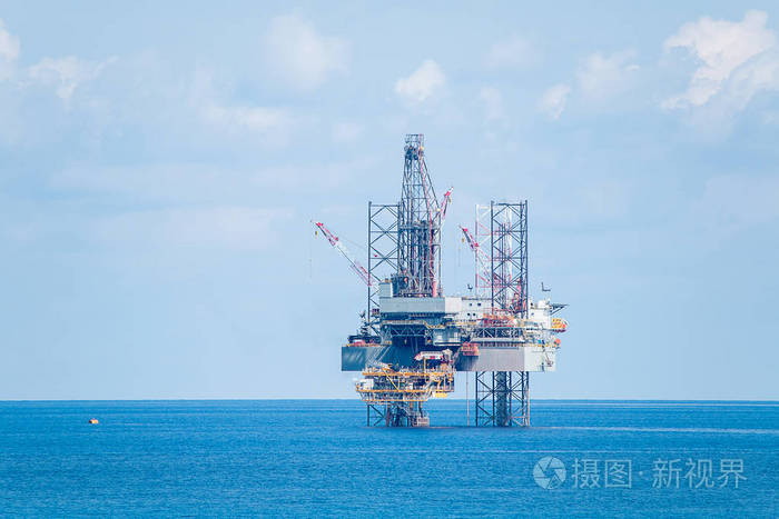 海上采油平台在海洋的石油和