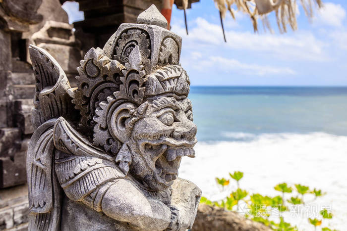 守卫在海神庙普拉海神庙,印度尼西亚巴厘岛的