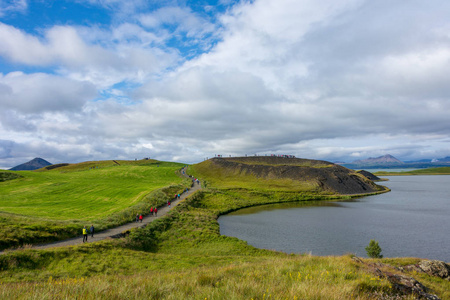 Myvatn 湖和 Skutustadir Pseudocraters 湖周围的景色, 北冰岛