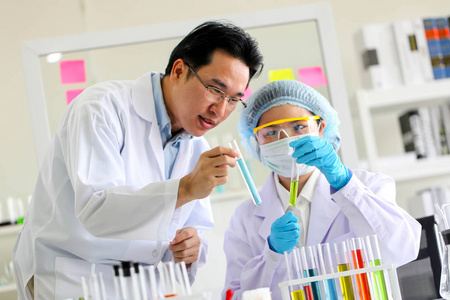 实验室化学管开发与药学生物化学与研究技术理念