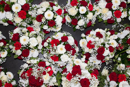 一些婚礼派对花束玫瑰红色和白色的背景