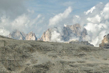 意大利多洛米斯集团 sassolungo group 被云覆盖