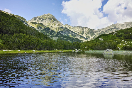 山区河流和拉托峰，皮林山