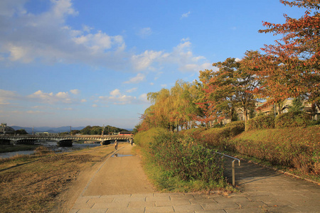 日本京都鸭川市容。也称为鸭川川